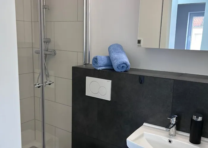 Hochwertige City & Messewohnung Apartman